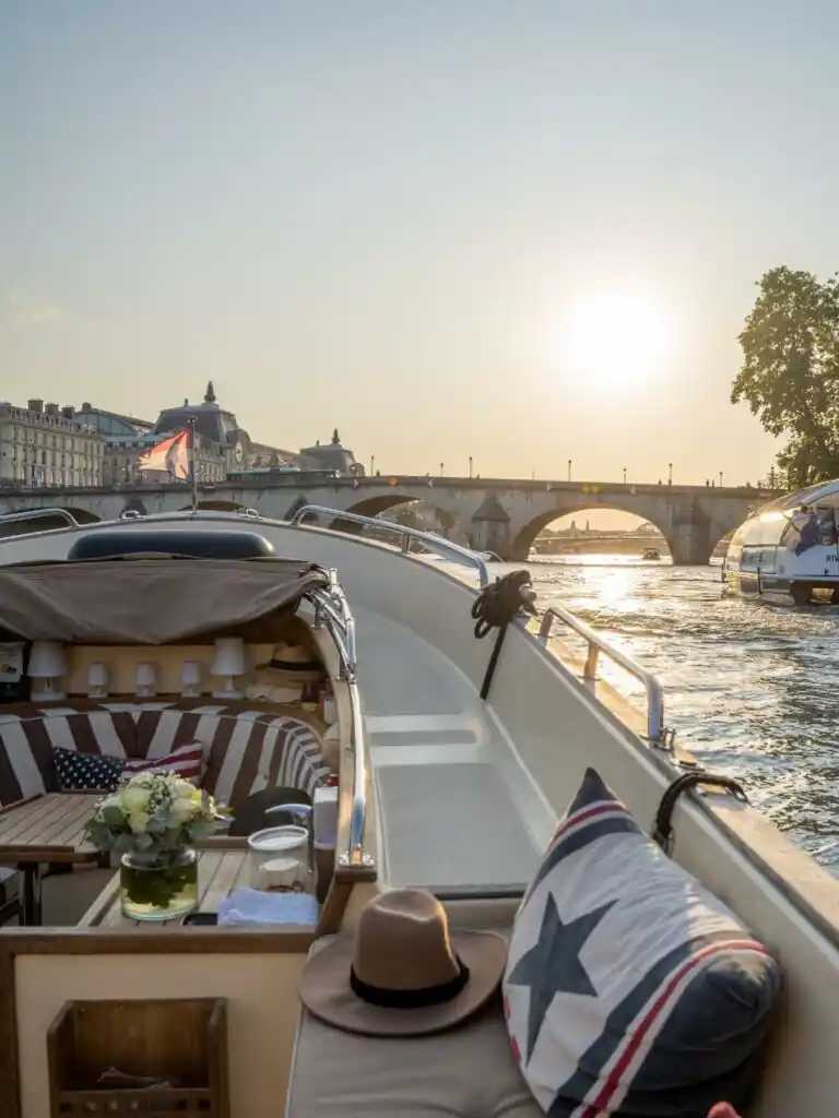 Dans le bateau - Victoria Boat Paris