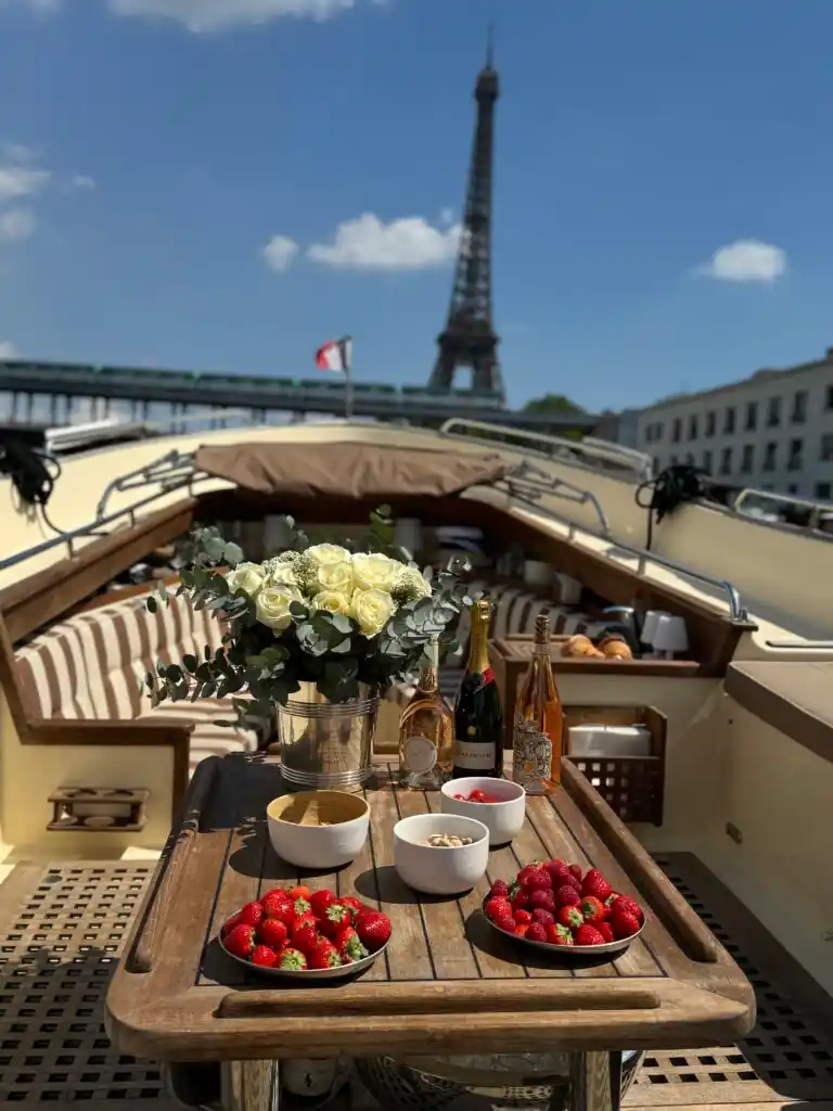 Dans le bateau - Victoria Boat Paris