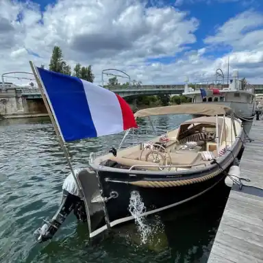 Le Victoria à quai - Victoria Boat Paris