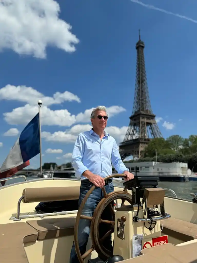 Olivier, le Capitaine - Victoria Boat Paris